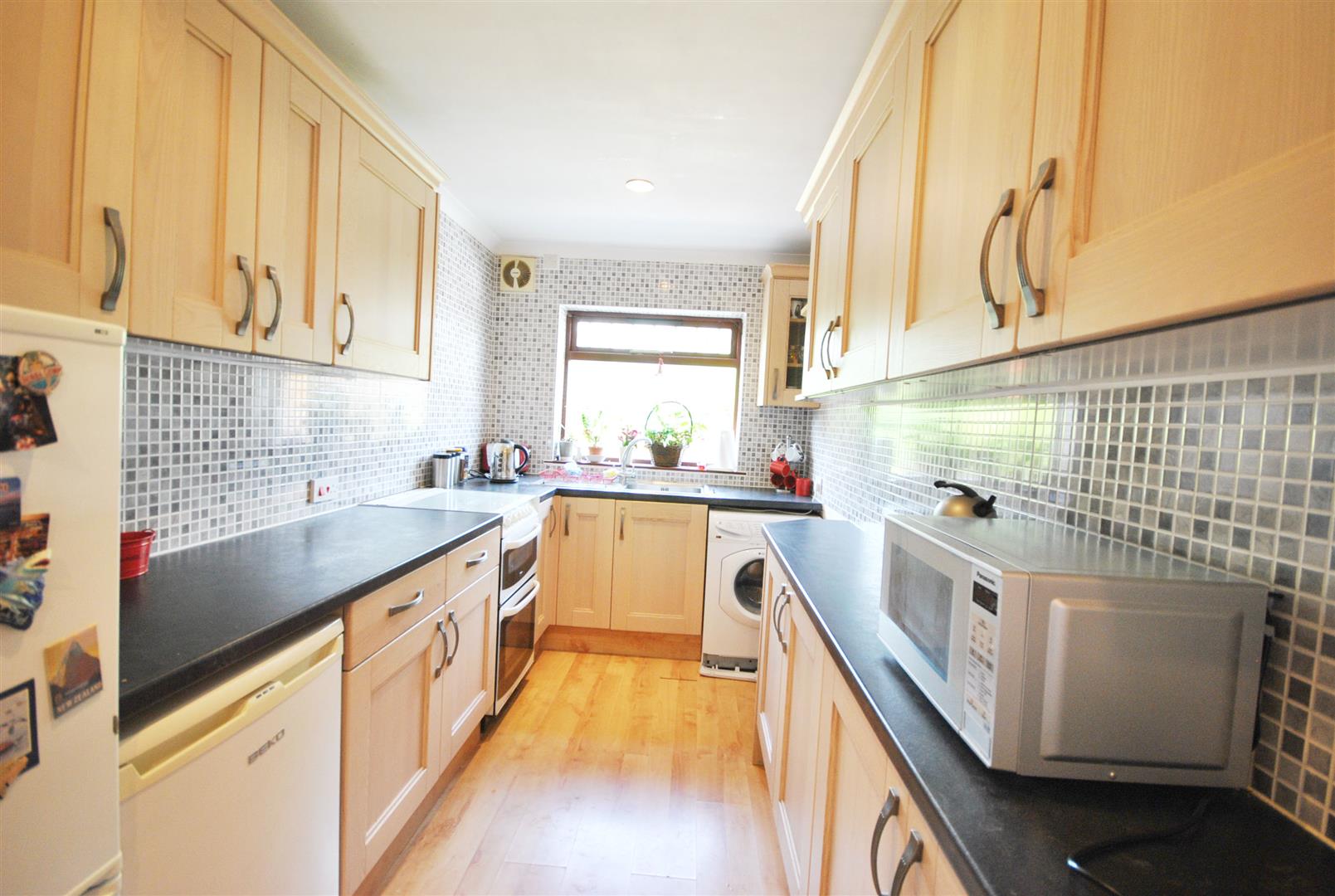 3 Bedrooms, Bungalow - Semi Detached